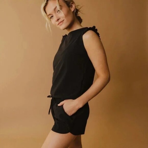 Albion Womens Black Ruffle Cap Sleeve One piece casual shorts Romper size XS - Picture 1 of 9